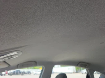 2015 Toyota Prius Two – miniatura 17