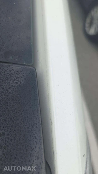 2015 Toyota Prius Two – miniatura 28