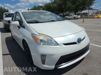 2015 Toyota Prius Two – miniatura 3