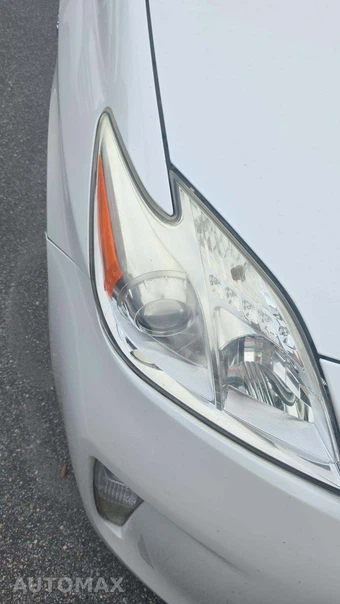 2015 Toyota Prius Two – miniatura 32