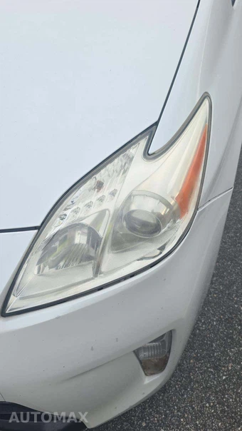 2015 Toyota Prius Two – miniatura 34