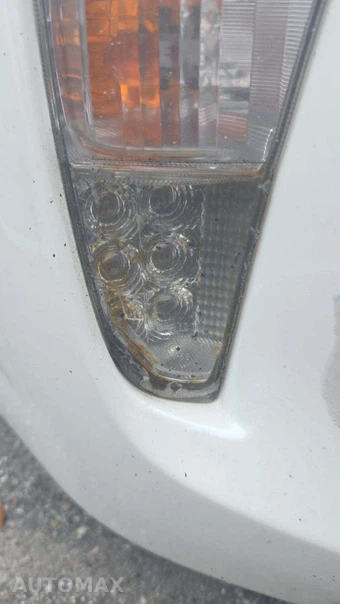 2015 Toyota Prius Two – miniatura 42