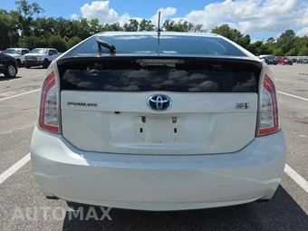 2015 Toyota Prius Two – miniatura 5