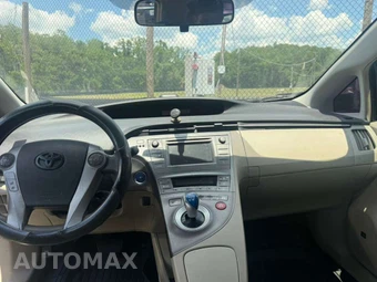2015 Toyota Prius Two – miniatura 5