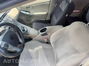 2015 Toyota Prius Two – miniatura 7
