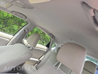 2015 Toyota Prius Two – miniatura 18
