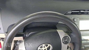 2015 Toyota Prius Two – miniatura 20