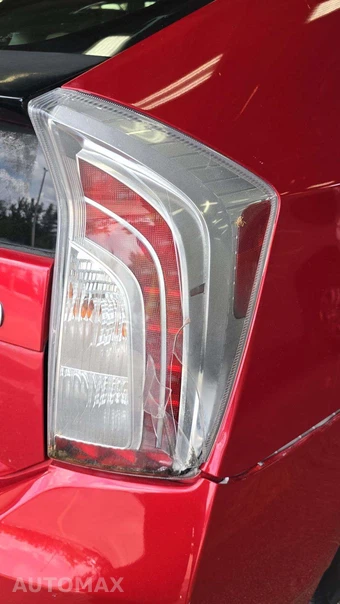 2015 Toyota Prius Two – miniatura 21