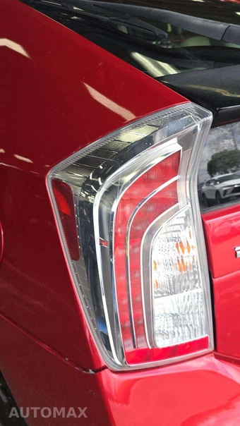 2015 Toyota Prius Two – miniatura 23