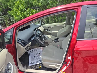 2015 Toyota Prius Two – miniatura 7