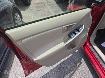 2015 Toyota Prius Two – miniatura 9