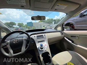 2015 Toyota Prius Two - miniatura 10