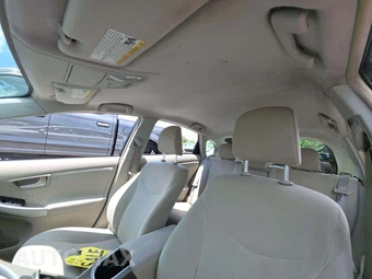 2015 Toyota Prius Two - miniatura 11