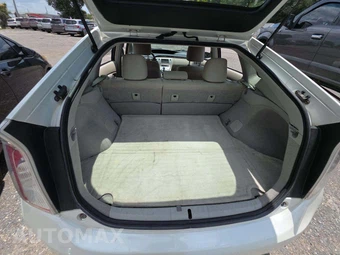 2015 Toyota Prius Two - miniatura 14