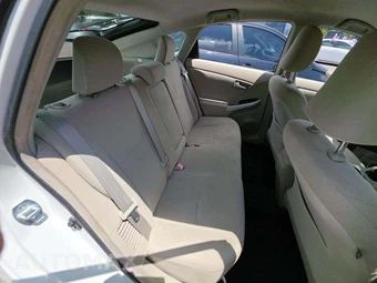 2015 Toyota Prius Two - miniatura 16