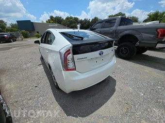 2015 Toyota Prius Two - miniatura 2