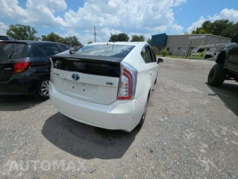 2015 Toyota Prius Two - miniatura 3