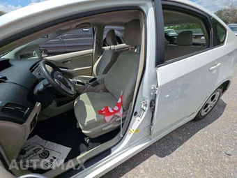 2015 Toyota Prius Two - miniatura 6