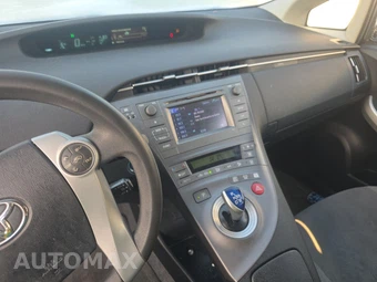 2015 Toyota Prius Two – miniatura 11
