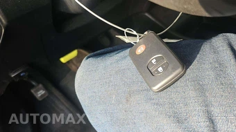 2015 Toyota Prius Two – miniatura 20