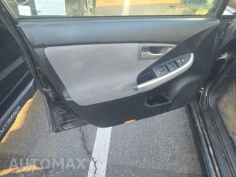 2015 Toyota Prius Two – miniatura 9