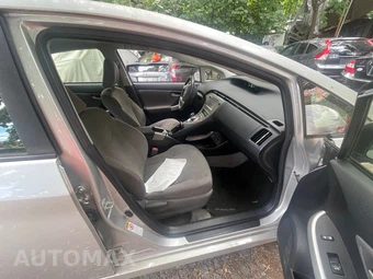 2015 Toyota Prius Two - miniatura 10