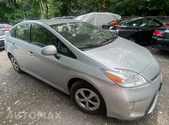 2015 Toyota Prius Two - miniatura 2