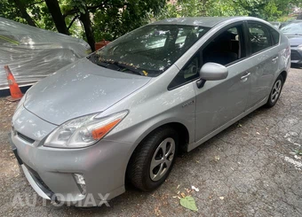 2015 Toyota Prius Two - miniatura 3