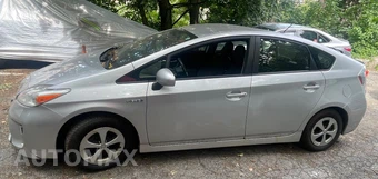 2015 Toyota Prius Two - miniatura 5