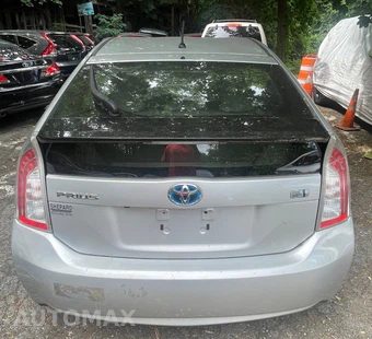2015 Toyota Prius Two - miniatura 7