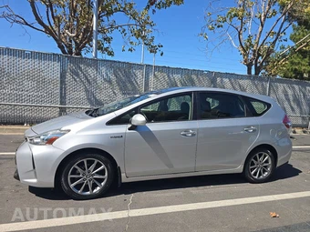 2015 Toyota Prius v Five