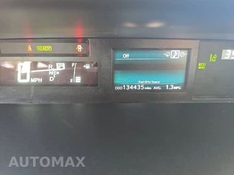 2015 Toyota Prius v Five – miniatura 12