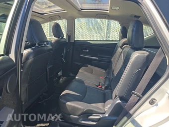 2015 Toyota Prius v Five – miniatura 13