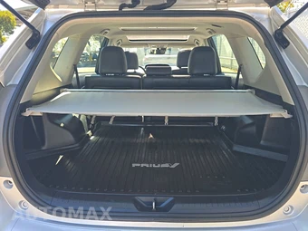 2015 Toyota Prius v Five – miniatura 16