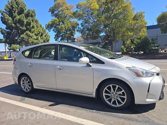 2015 Toyota Prius v Five – miniatura 3