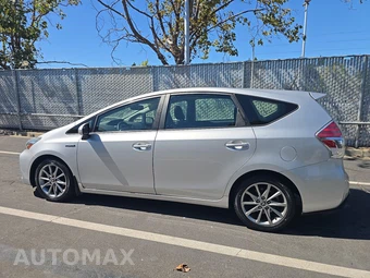 2015 Toyota Prius v Five – miniatura 6