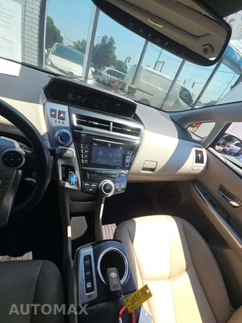 2015 Toyota Prius v Five – miniatura 10
