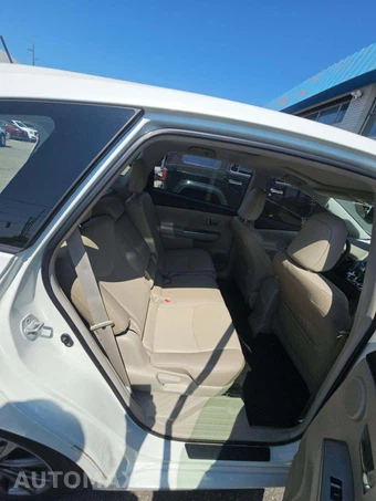 2015 Toyota Prius v Five – miniatura 16