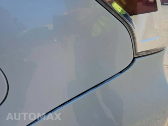 2015 Toyota Prius v Five – miniatura 22