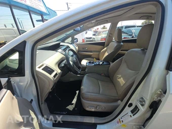 2015 Toyota Prius v Five – miniatura 6