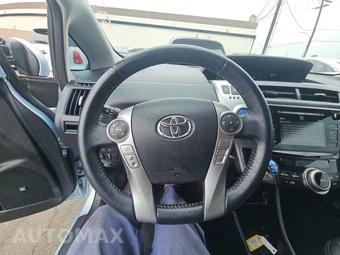 2015 Toyota Prius v Five - miniatura 10