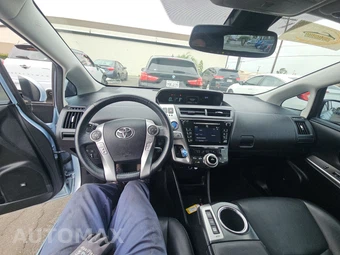 2015 Toyota Prius v Five - miniatura 11