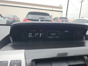 2015 Toyota Prius v Five - miniatura 12