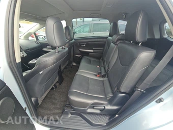 2015 Toyota Prius v Five - miniatura 13