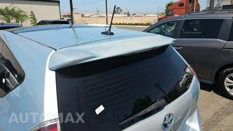 2015 Toyota Prius v Five - miniatura 25