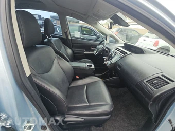 2015 Toyota Prius v Five - miniatura 8