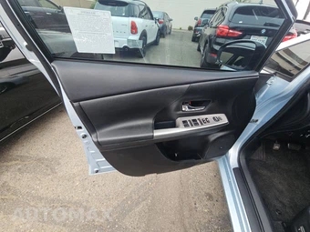 2015 Toyota Prius v Five - miniatura 9
