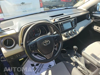 2015 Toyota RAV4 LE – miniatura 11