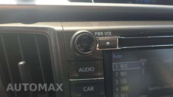 2015 Toyota RAV4 LE – miniatura 18