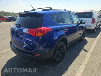 2015 Toyota RAV4 LE – miniatura 4